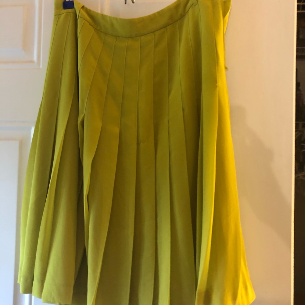 Pleated olive green BCBG MaxArzia skirt